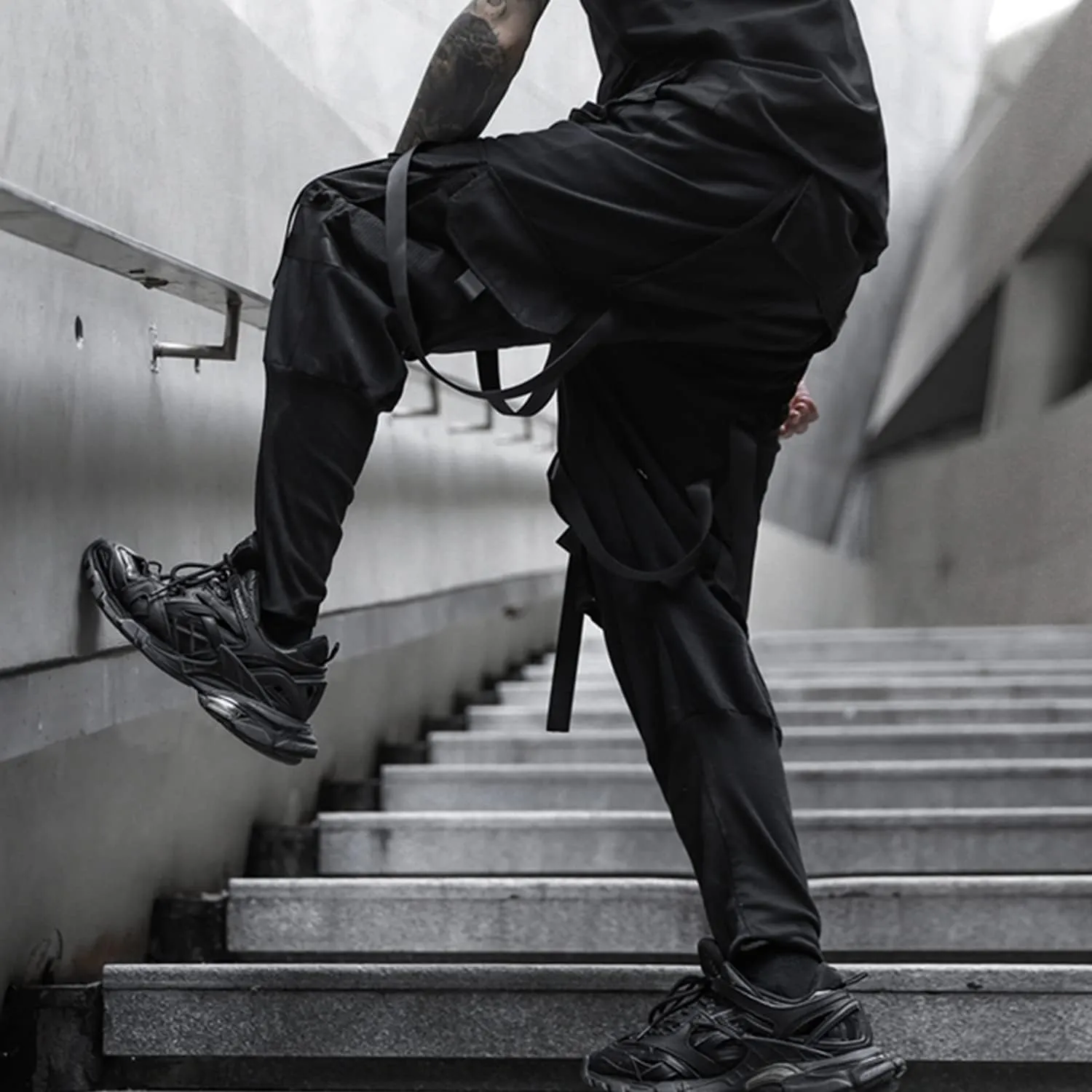 Men's Jogger Pants Punk Cargo Baggy Techwear Hip Hop Harem Pants Streetwear Tactical Track Pants Black White
